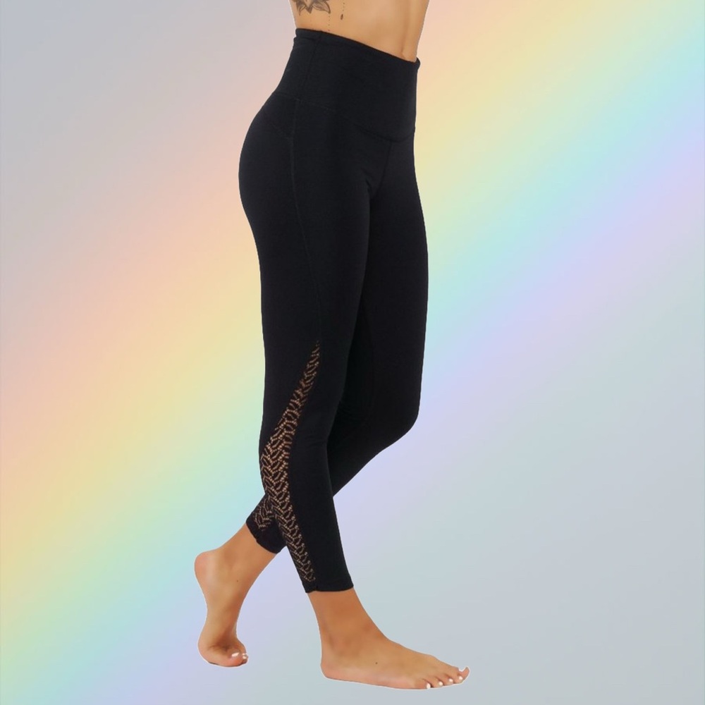 Athletica Leggings Capris with Lace Detailing size small